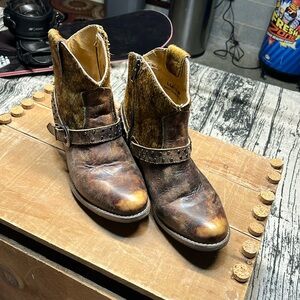 Sterling River Cow fur and leather Boots